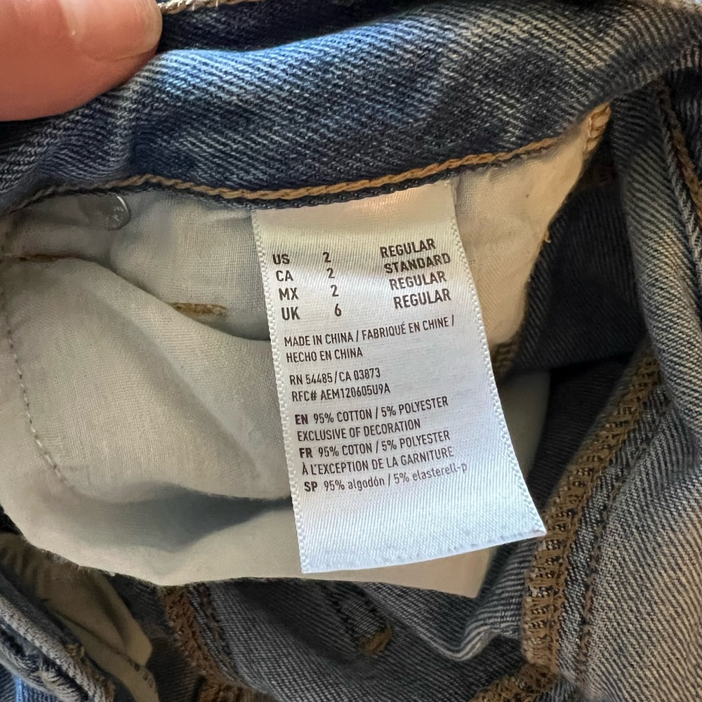 American Eagle Outfitters ripped mom jeans - Picture 3 of 4